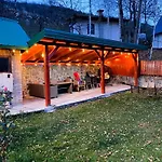 Cavljak Retreat, بيت للعطل