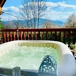 بيت للعطل Cavljak Retreat, *