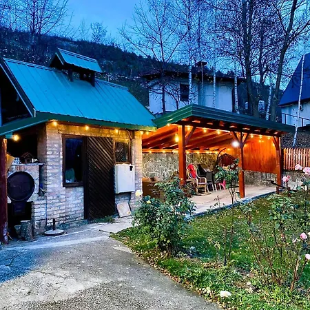 Cavljak Retreat - Mountain - Jakuzzi Vakantiehuis Sarajevo